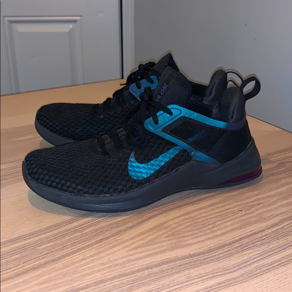 Size 8.5 Nikes